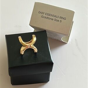 Avon Signature Collection East Essentials Ring  Goldtone Size 5 - New in box.